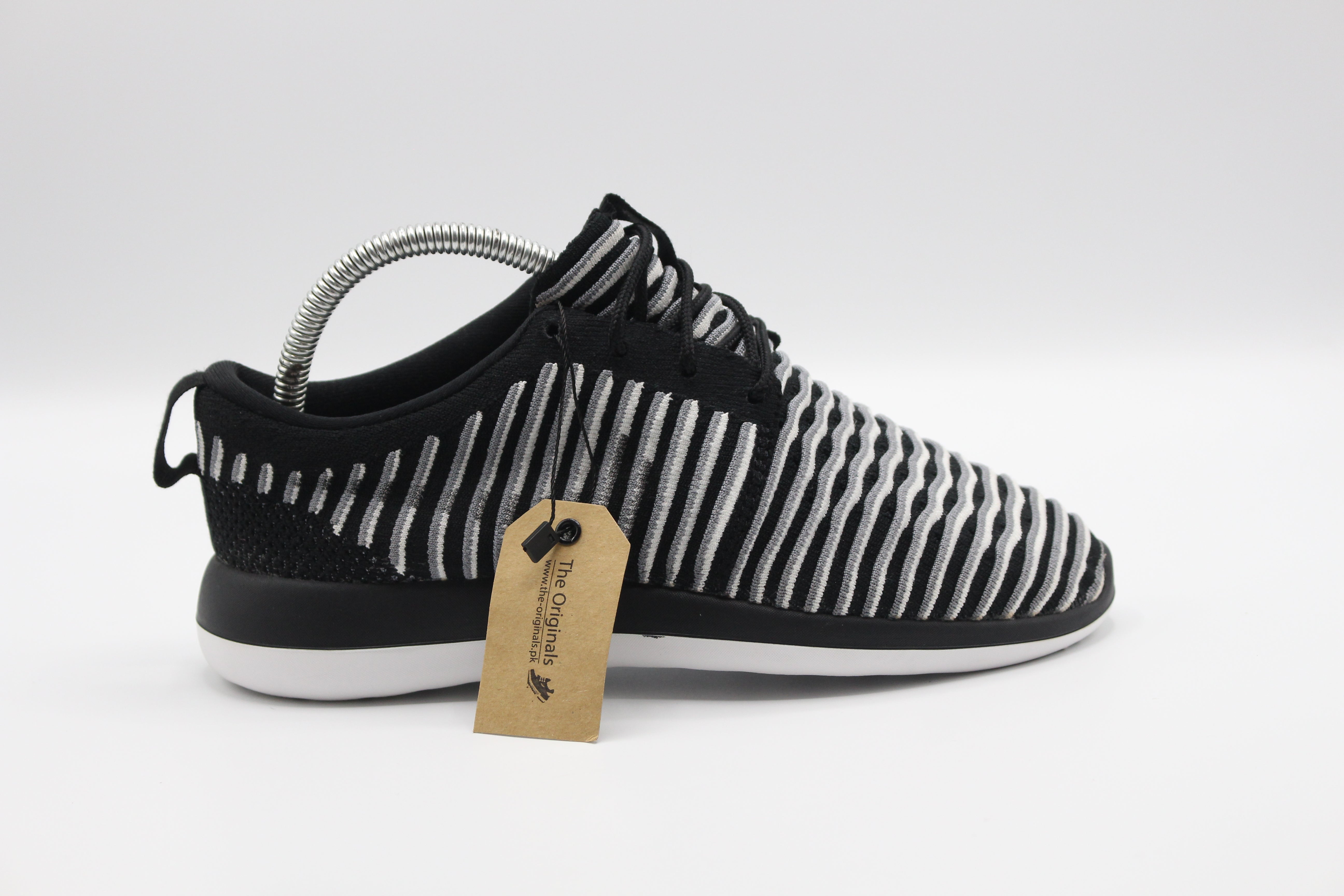 Nike W Roshe Two Flyknit "Black N White" Shoes EUR SIZE 37.5