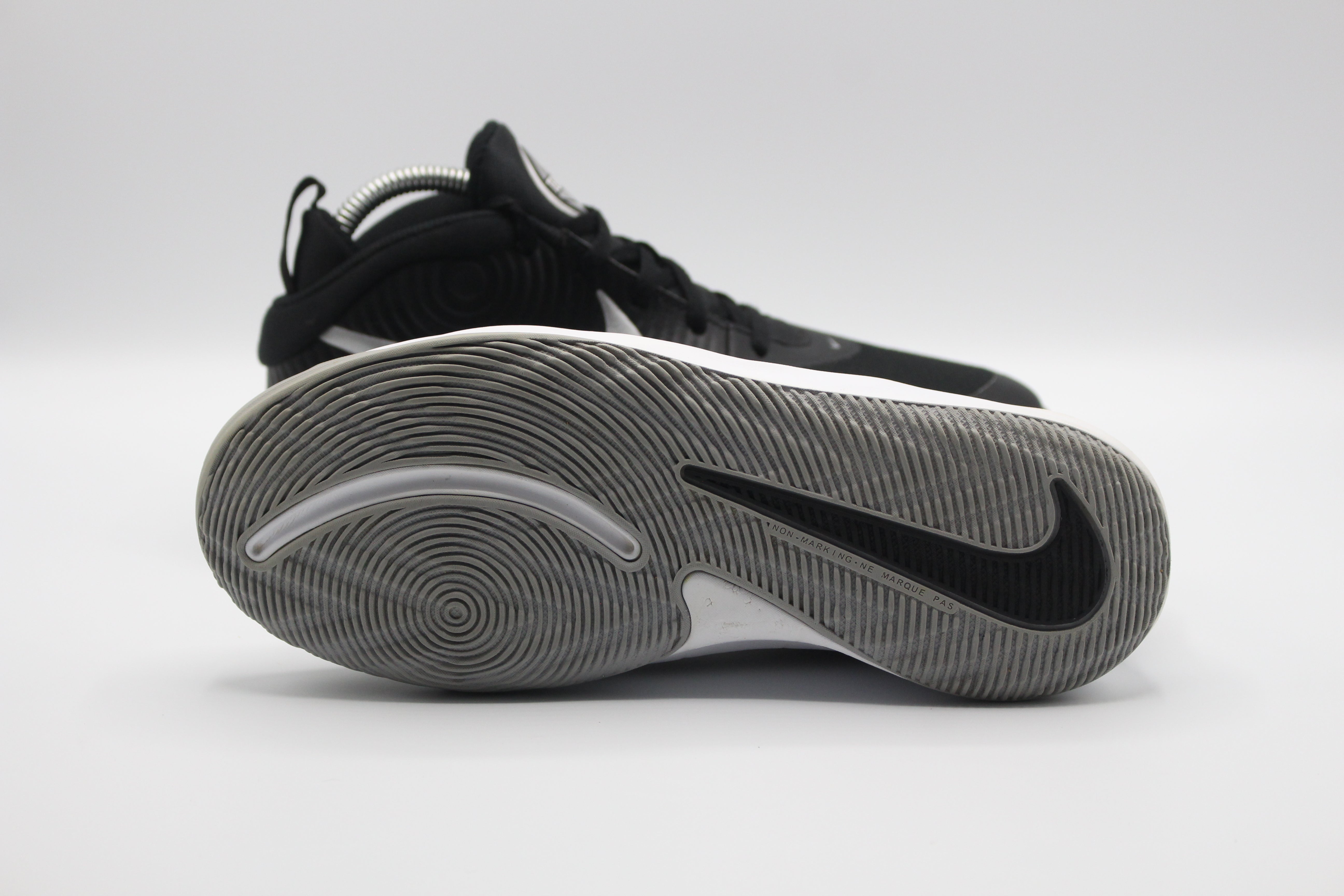 NIKE TEAM HUSTLE D 9 GS SHOES           EUR SIZE 38