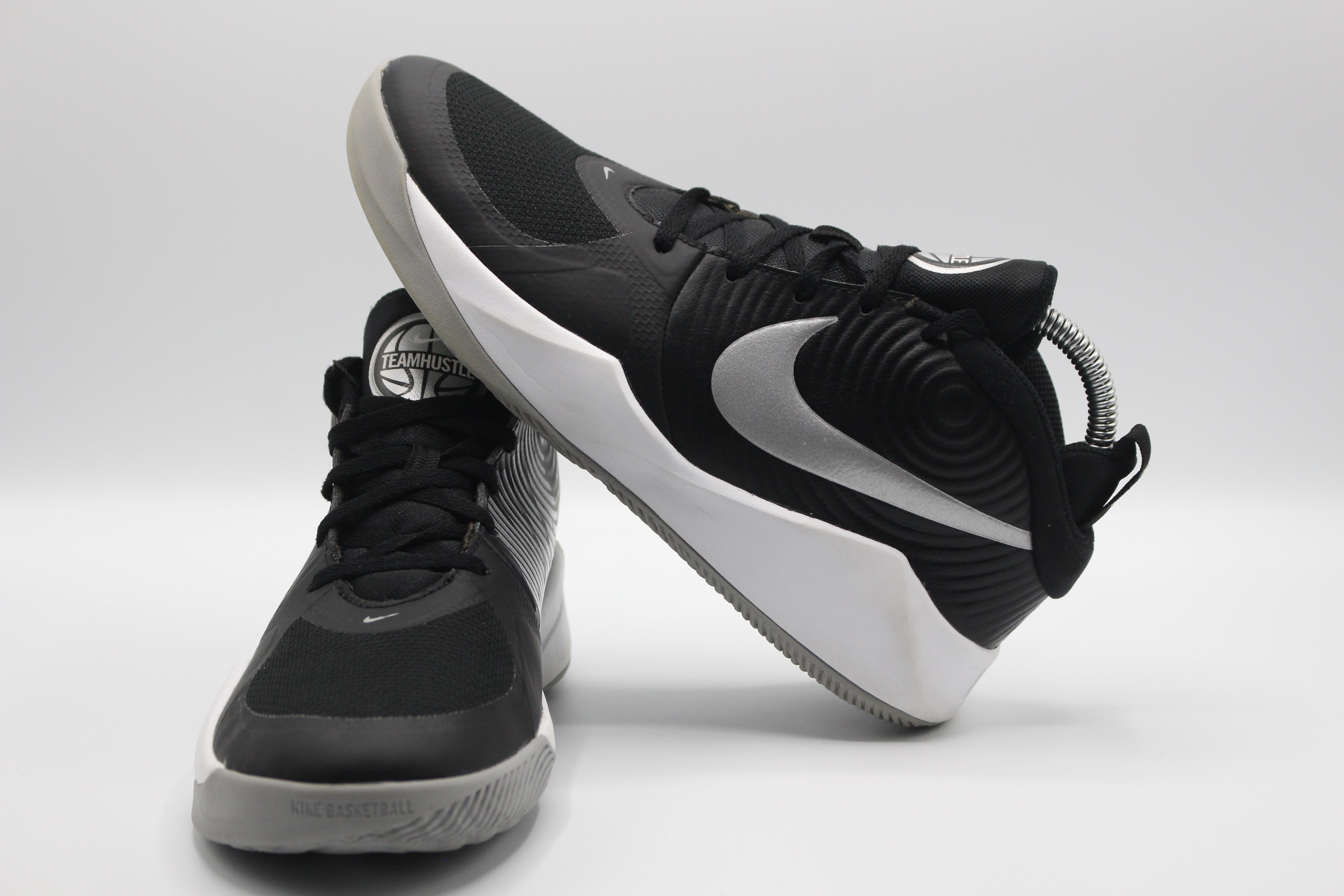 NIKE TEAM HUSTLE D 9 GS SHOES           EUR SIZE 38