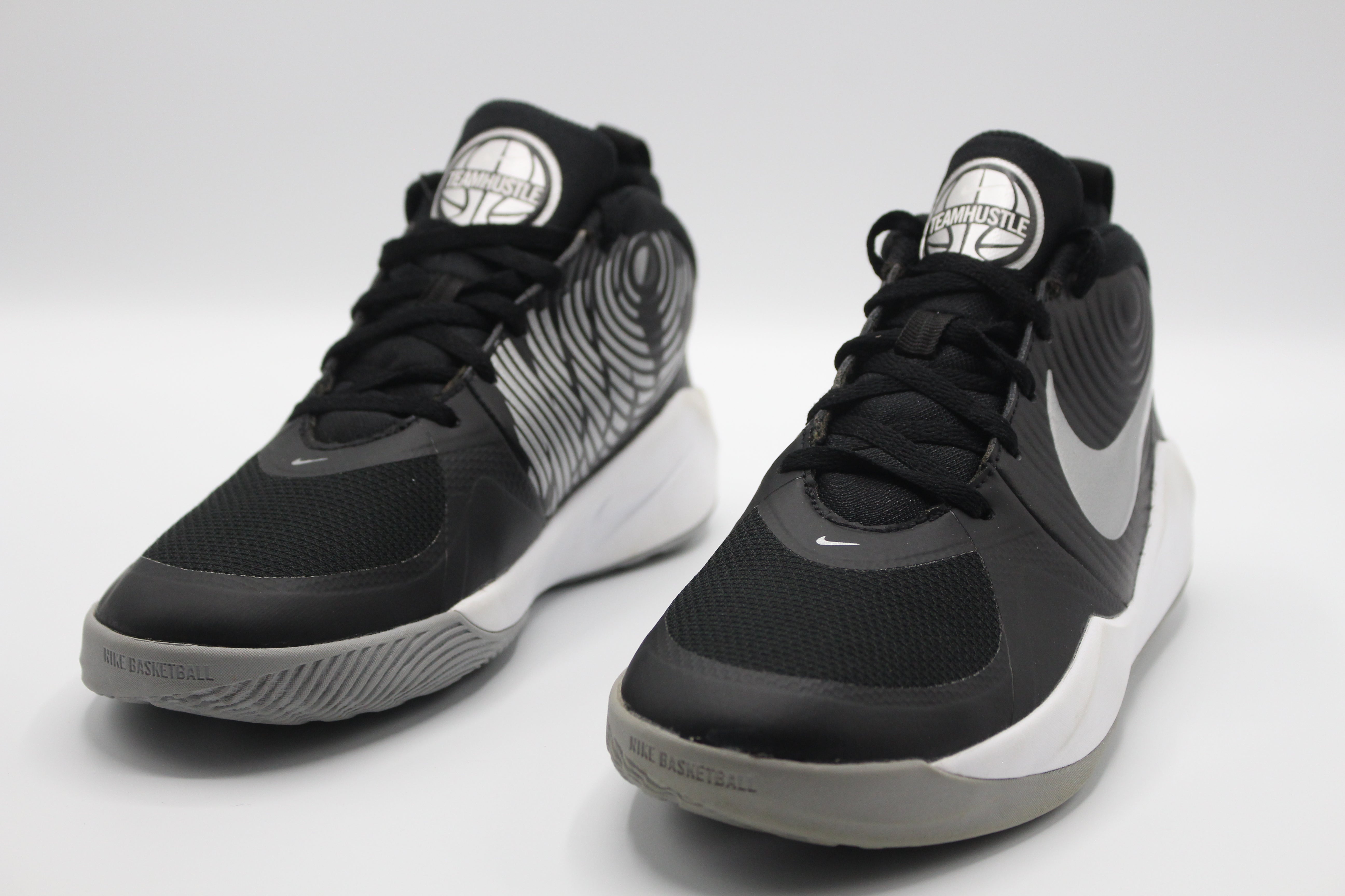 NIKE TEAM HUSTLE D 9 GS SHOES           EUR SIZE 38