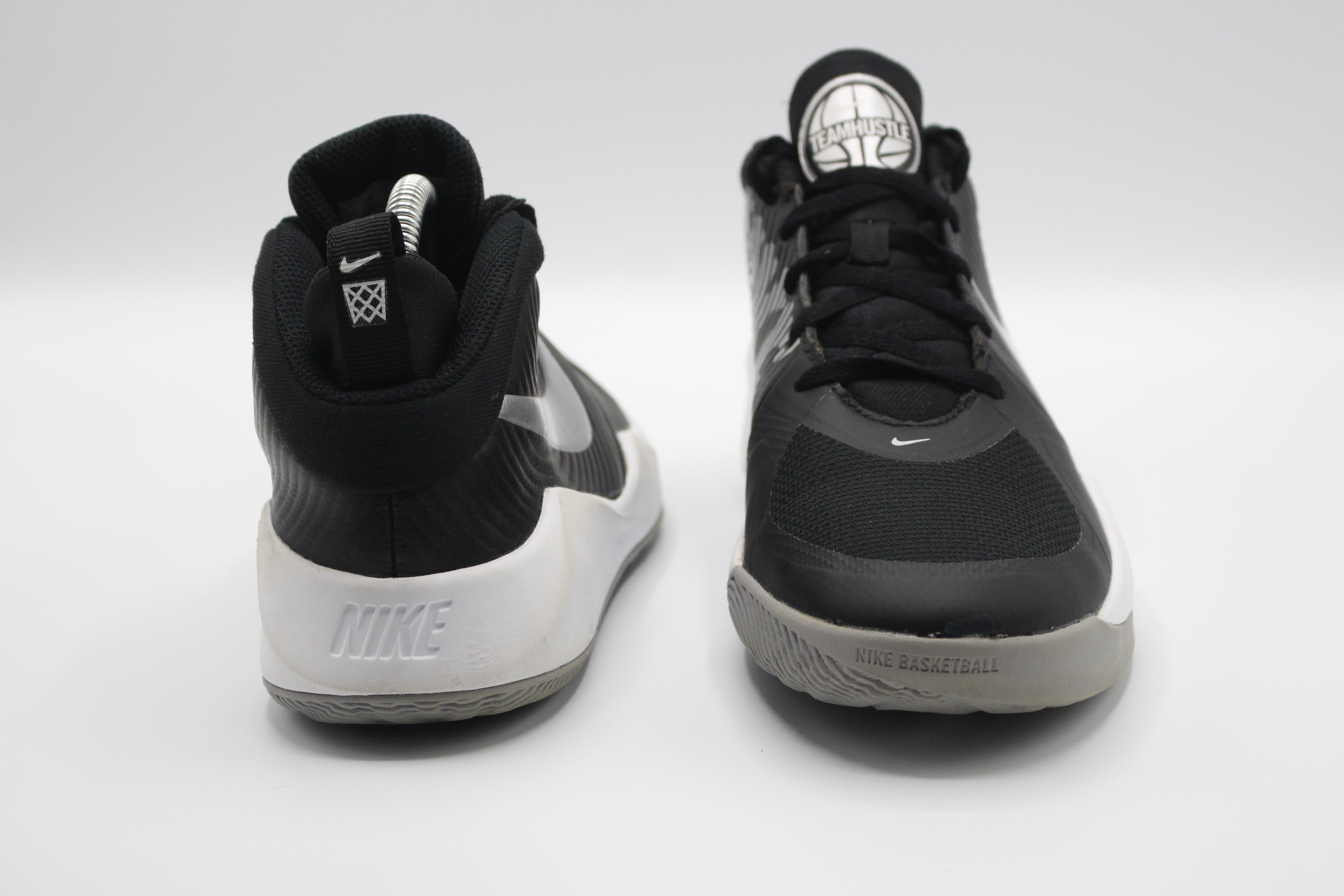 NIKE TEAM HUSTLE D 9 GS SHOES           EUR SIZE 38