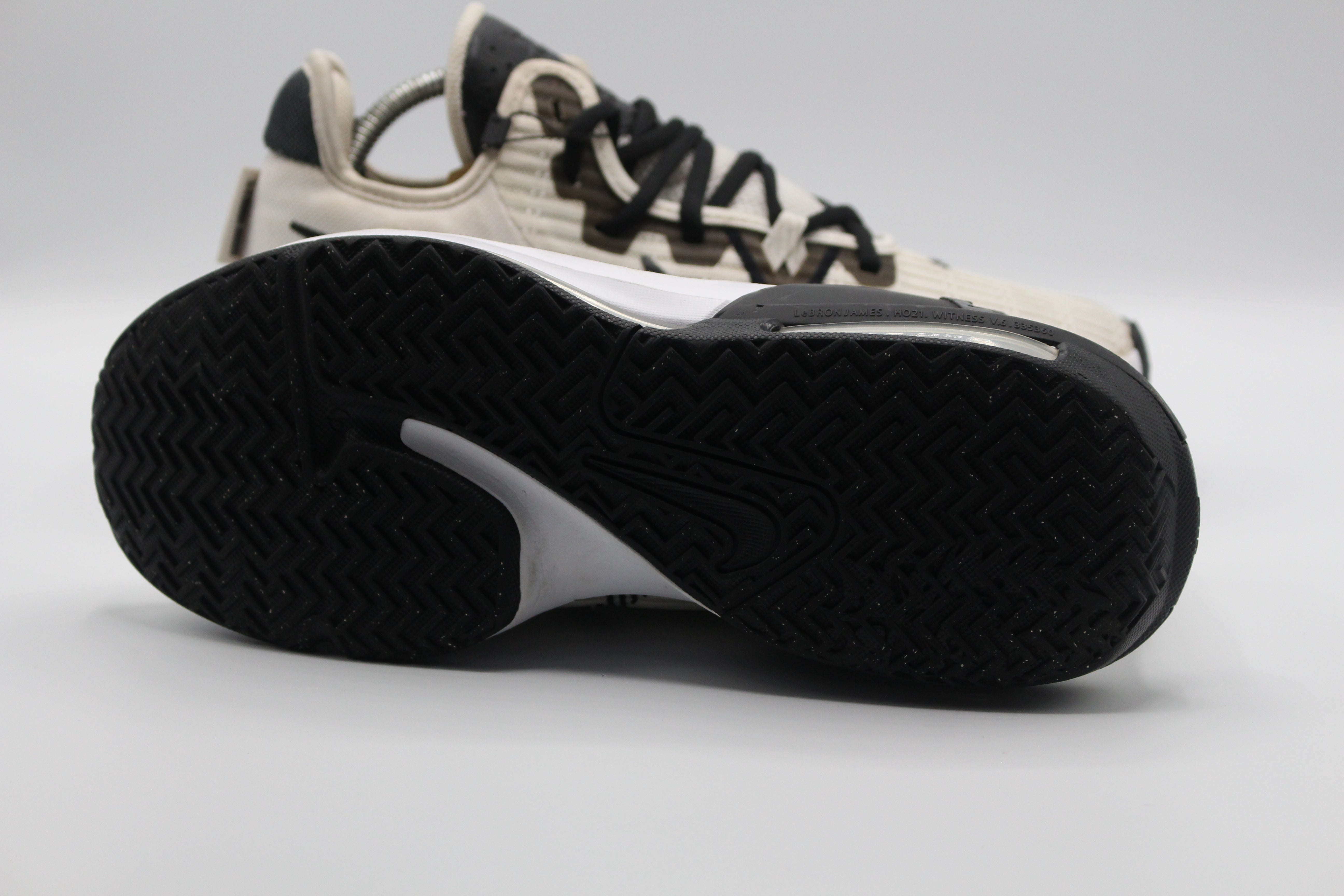 Nike LeBron Witness 6 Shoes          EUR SIZE 42
