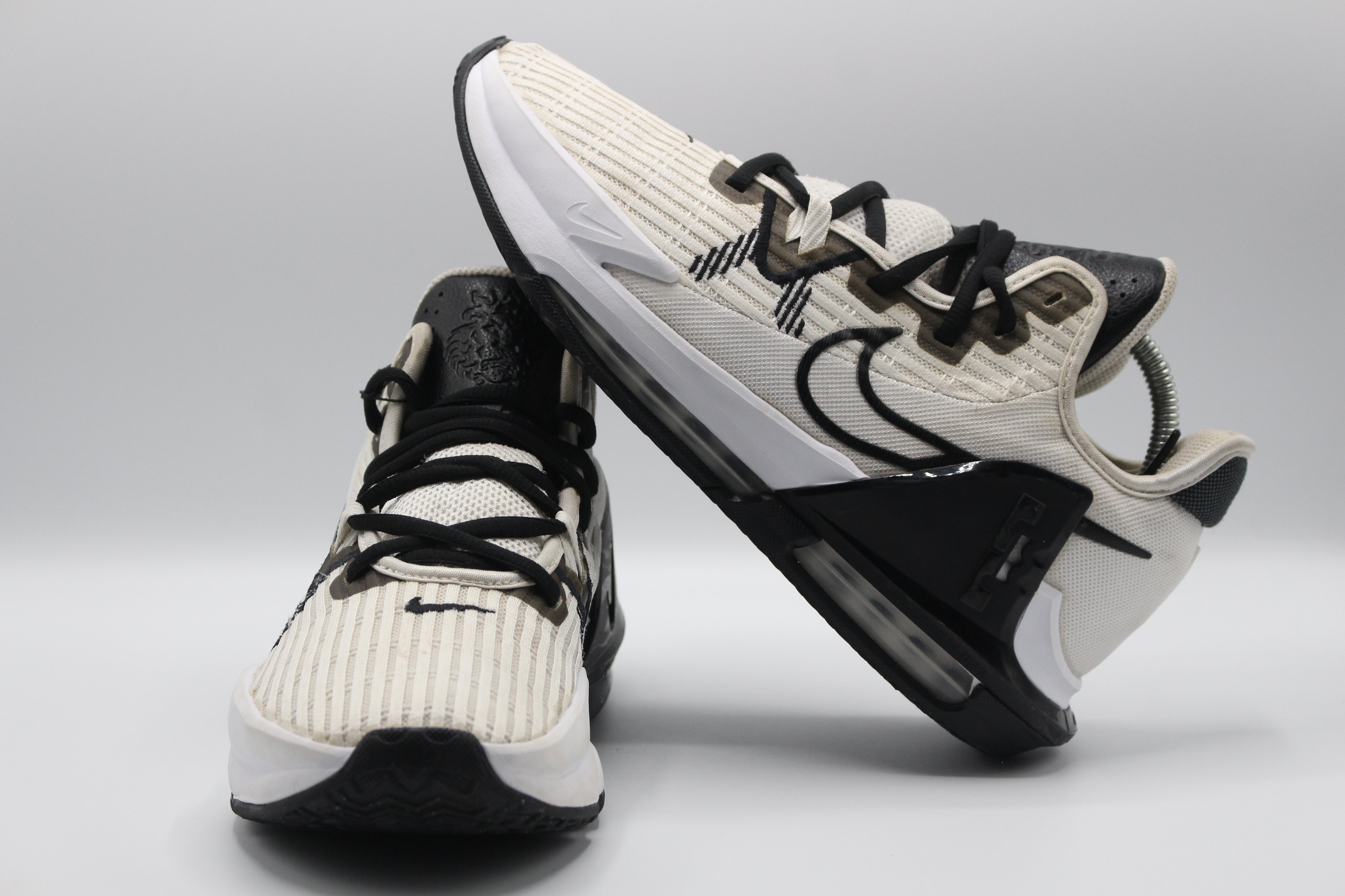 Nike LeBron Witness 6 Shoes          EUR SIZE 42