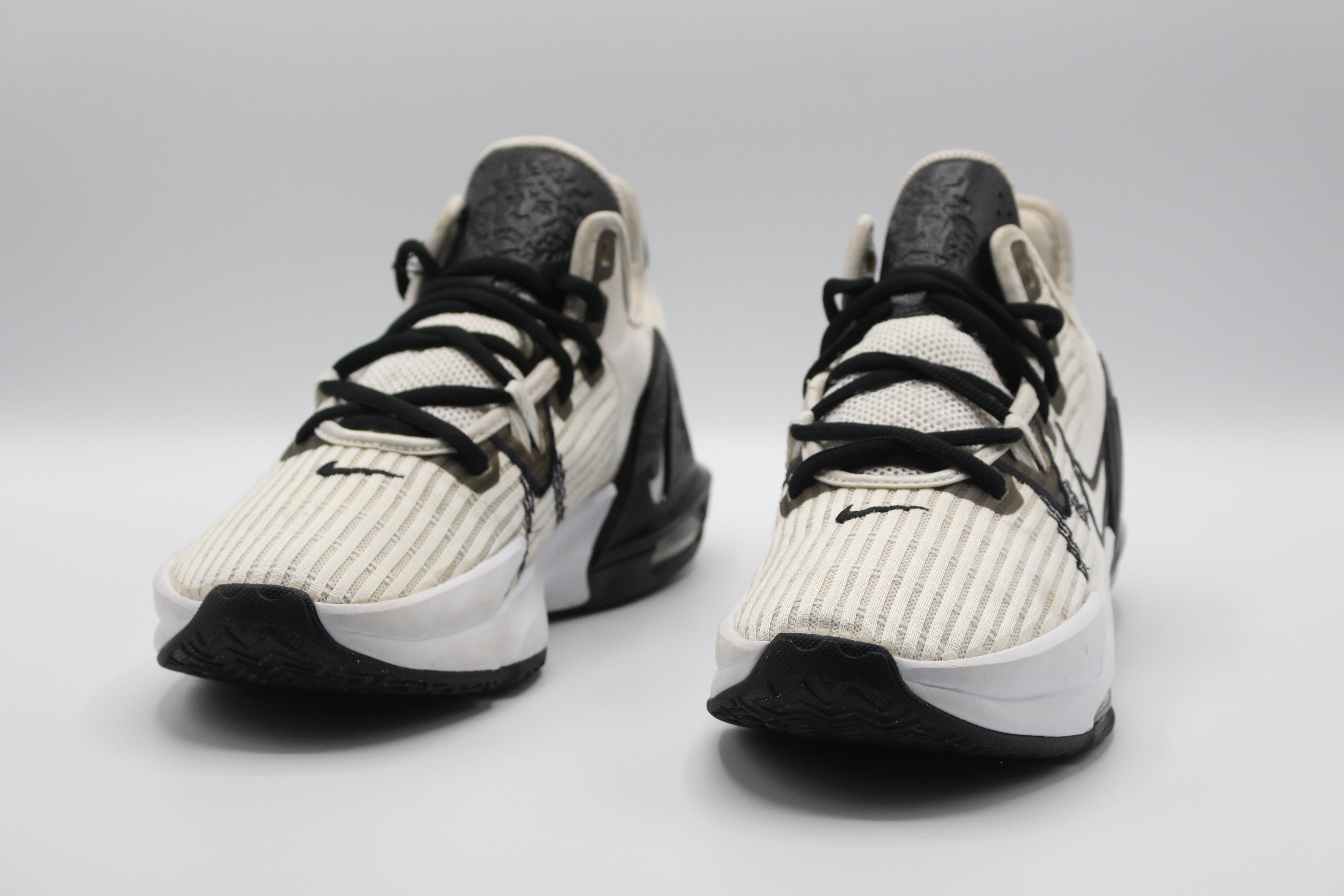 Nike LeBron Witness 6 Shoes          EUR SIZE 42