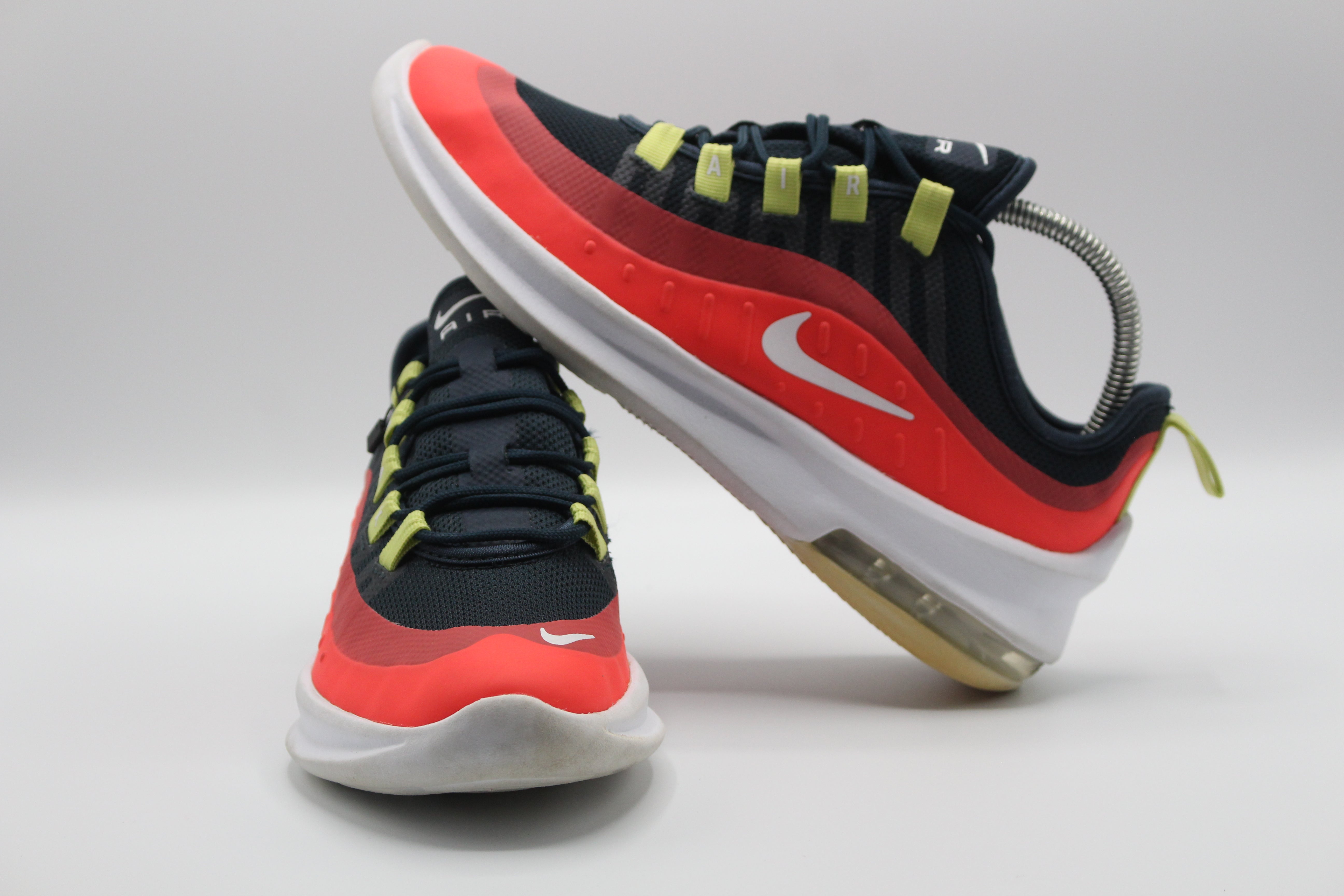 NIKE AIR ART SHOES            EUR SIZE 40