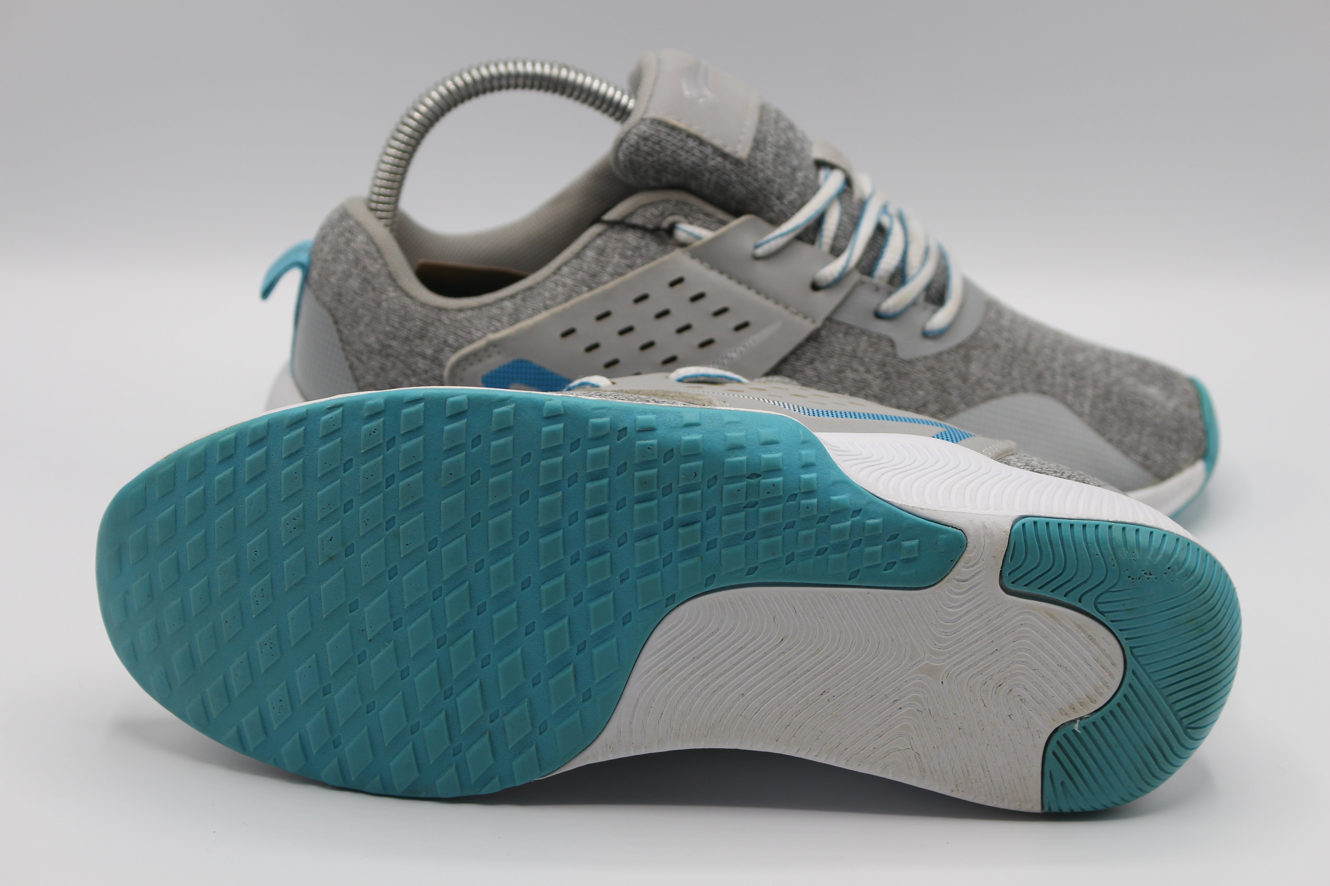 Ultimate Athletic Shoes    EUR SIZE 37