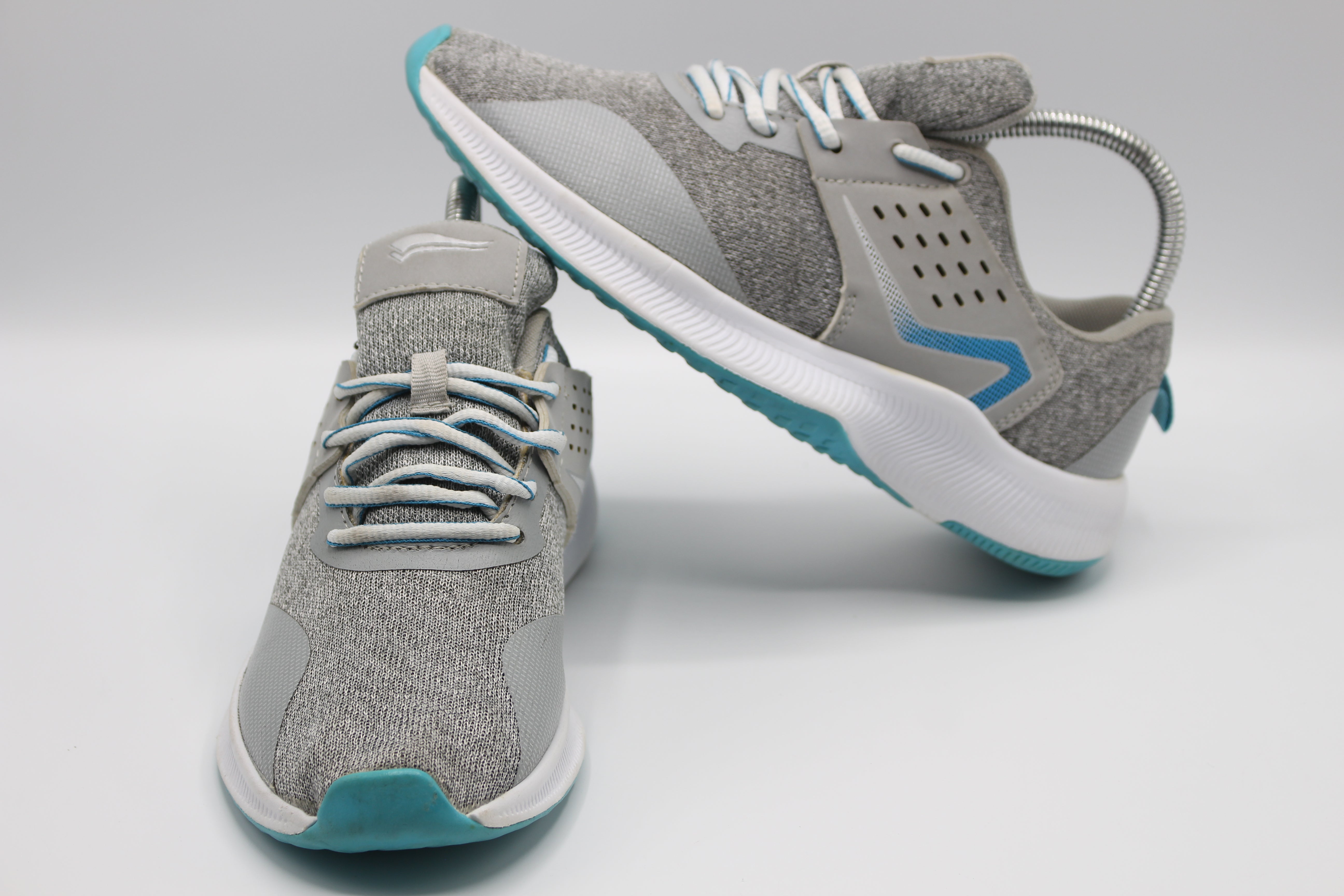 Ultimate Athletic Shoes    EUR SIZE 37