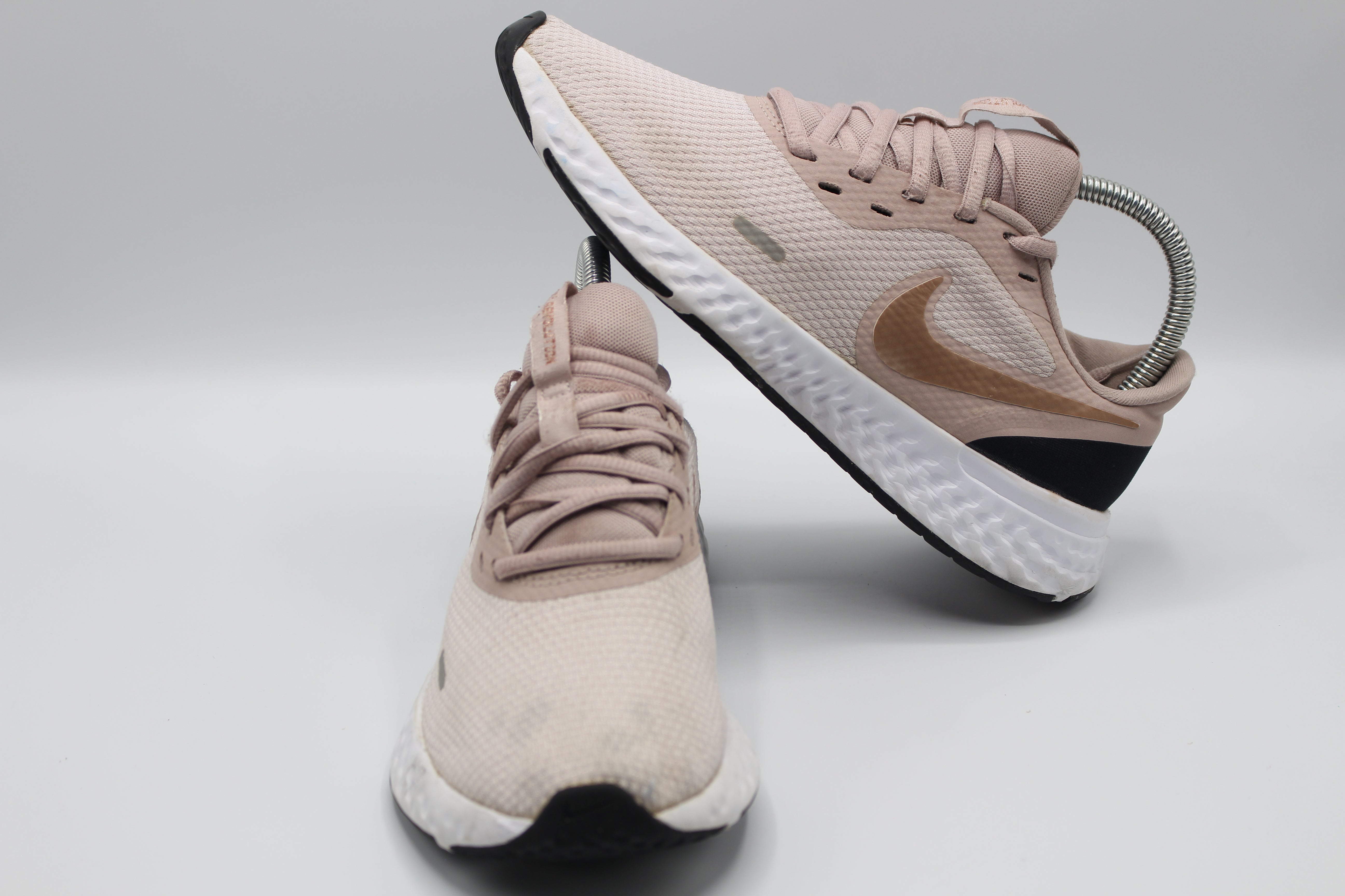 NIKE REVOLUTION 5      EUR SIZE 38