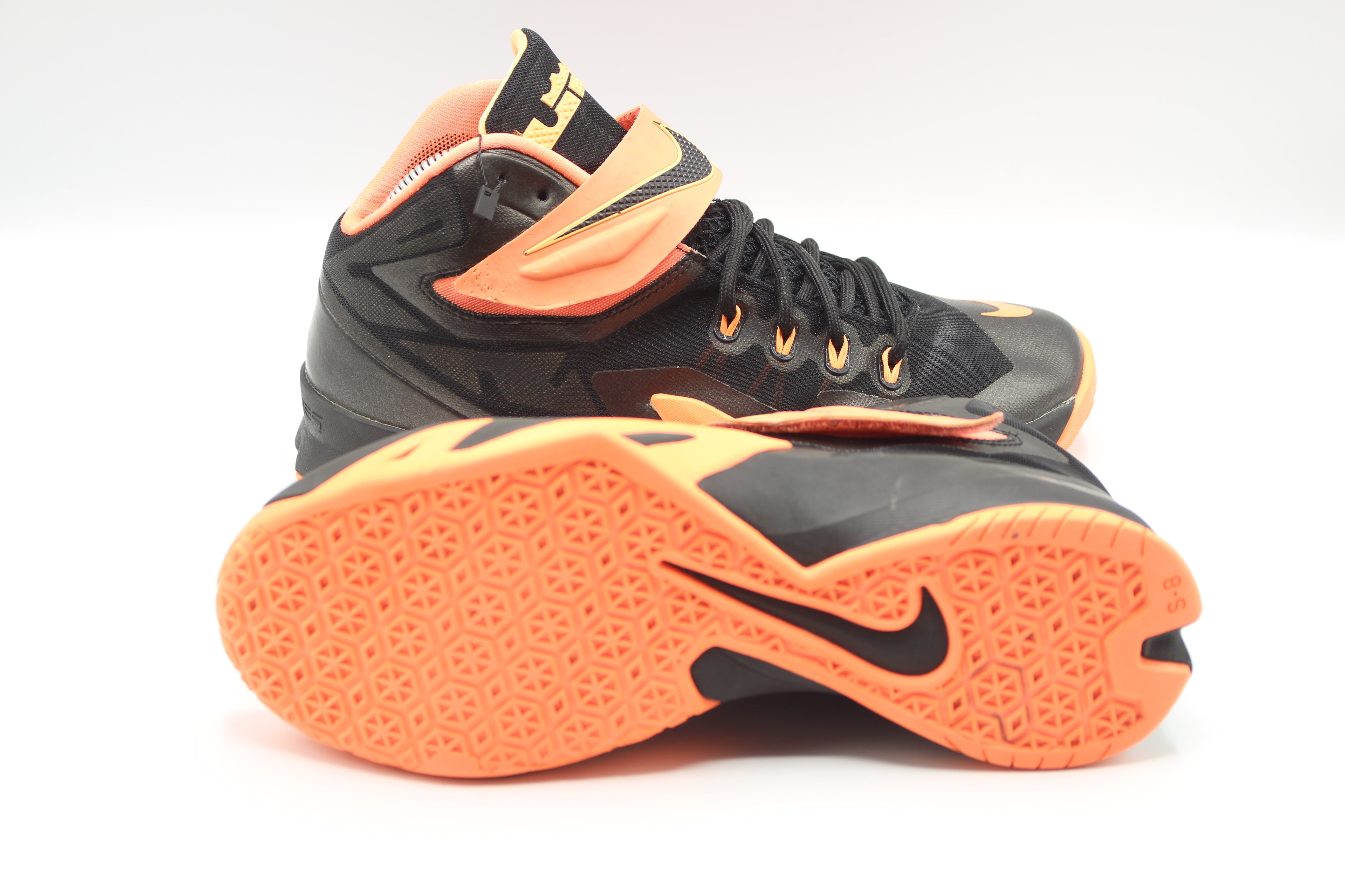 Nike Zoom Soldier VIII 8 Men Basketball Sneakers         EUR SIZE 41