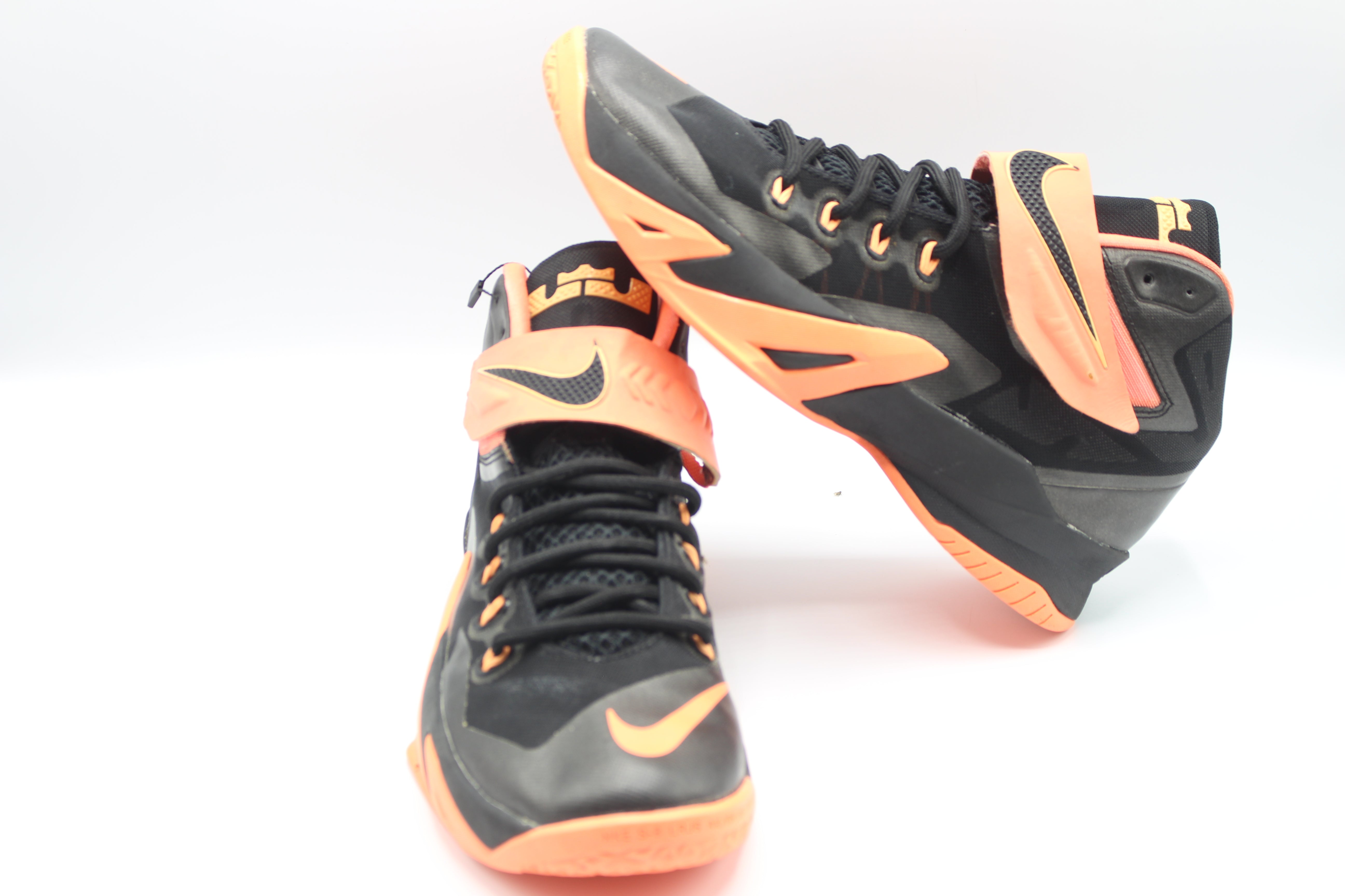 Nike Zoom Soldier VIII 8 Men Basketball Sneakers         EUR SIZE 41