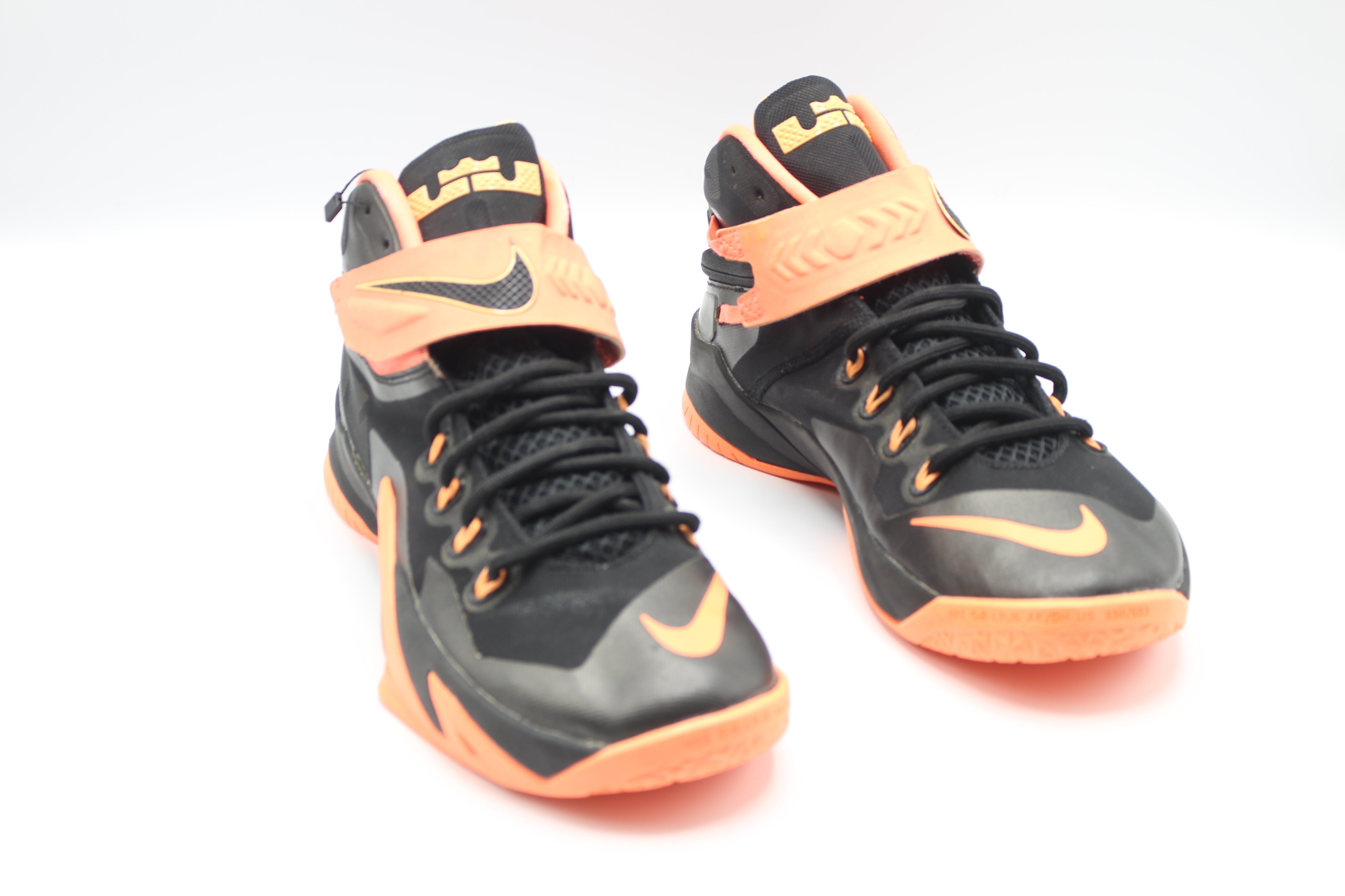 Nike Zoom Soldier VIII 8 Men Basketball Sneakers         EUR SIZE 41
