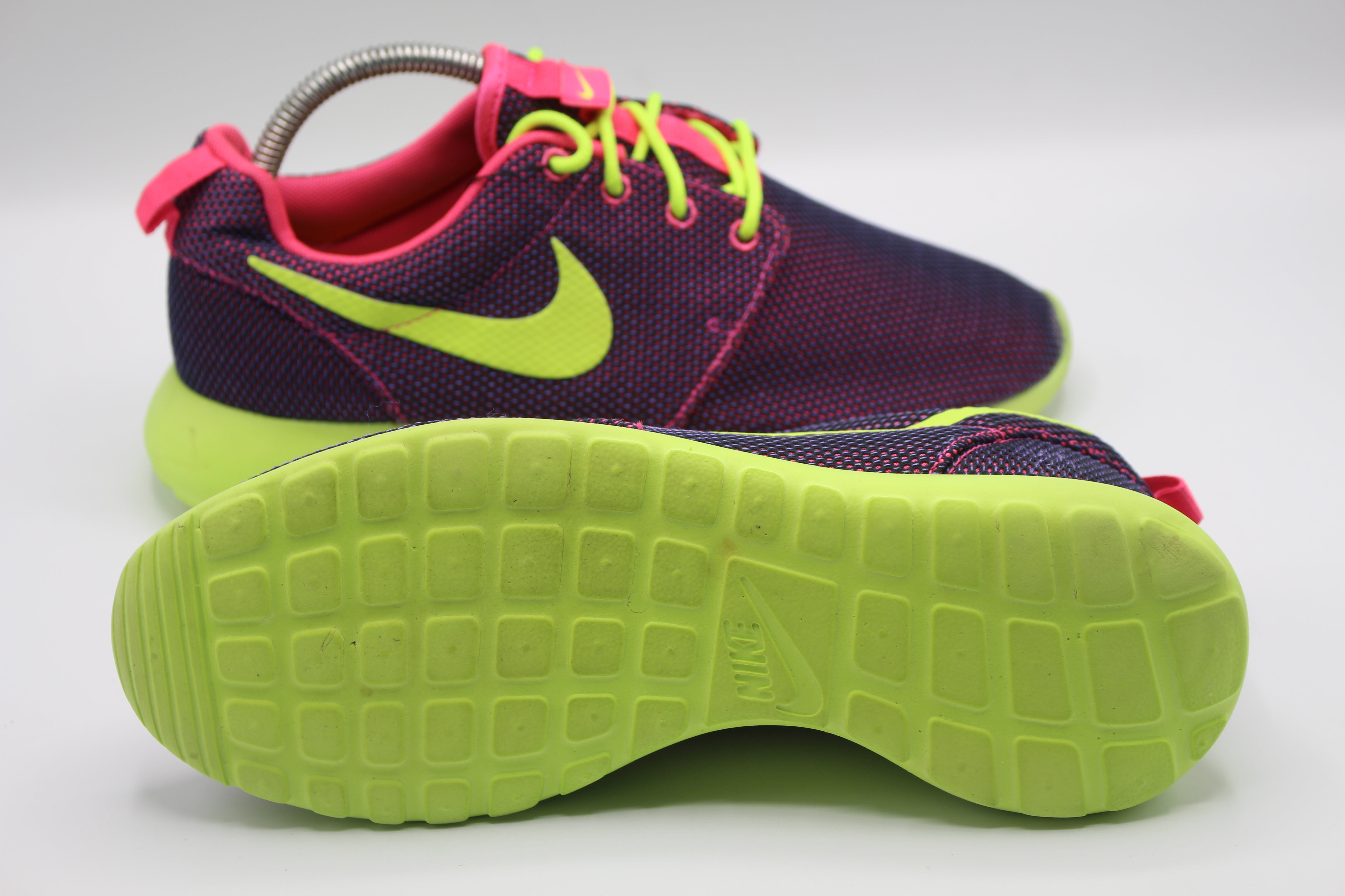 Nike Roshe Run Hyper Pink Volt               EUR SIZE  40