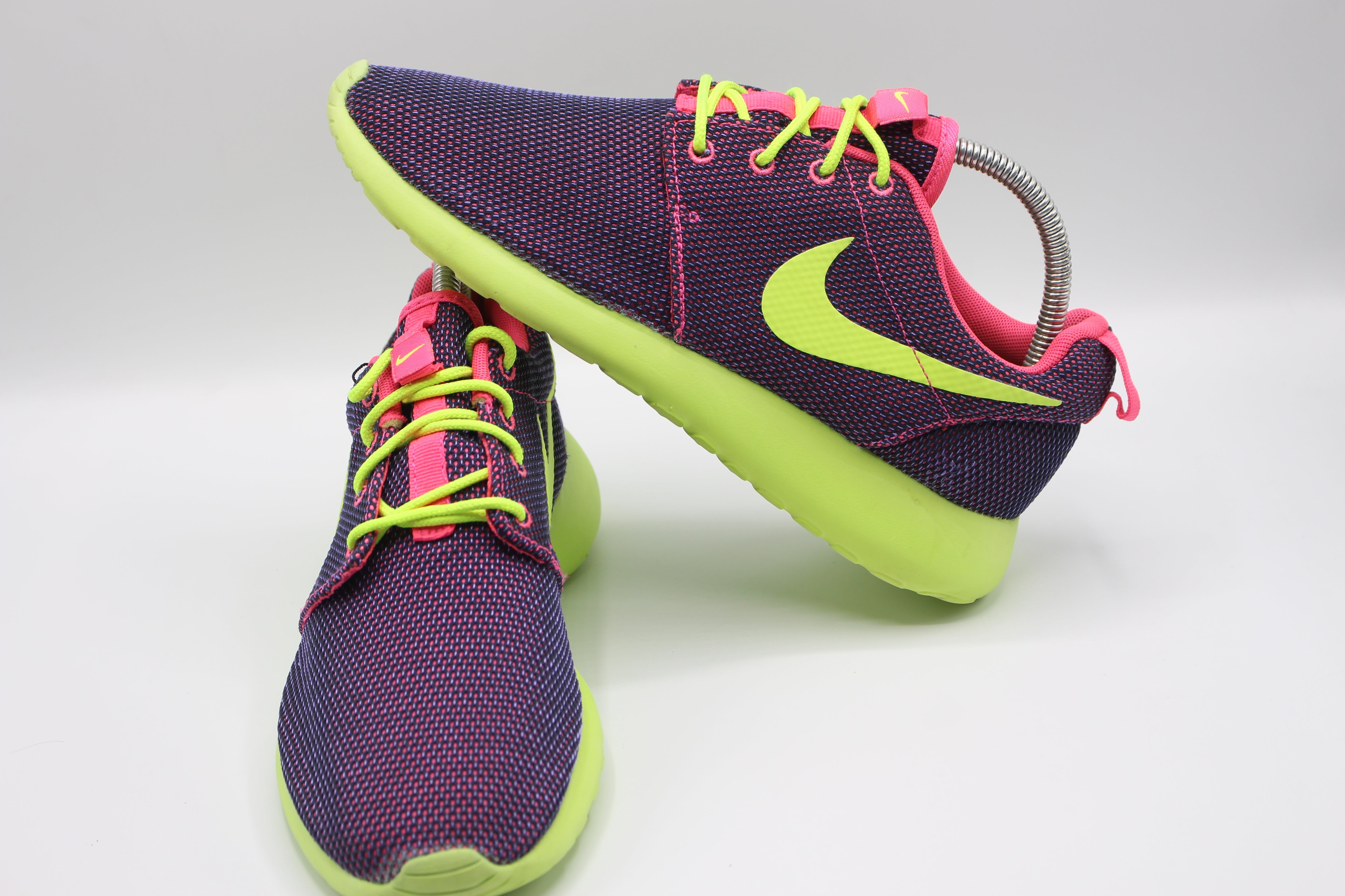 Nike Roshe Run Hyper Pink Volt               EUR SIZE  40