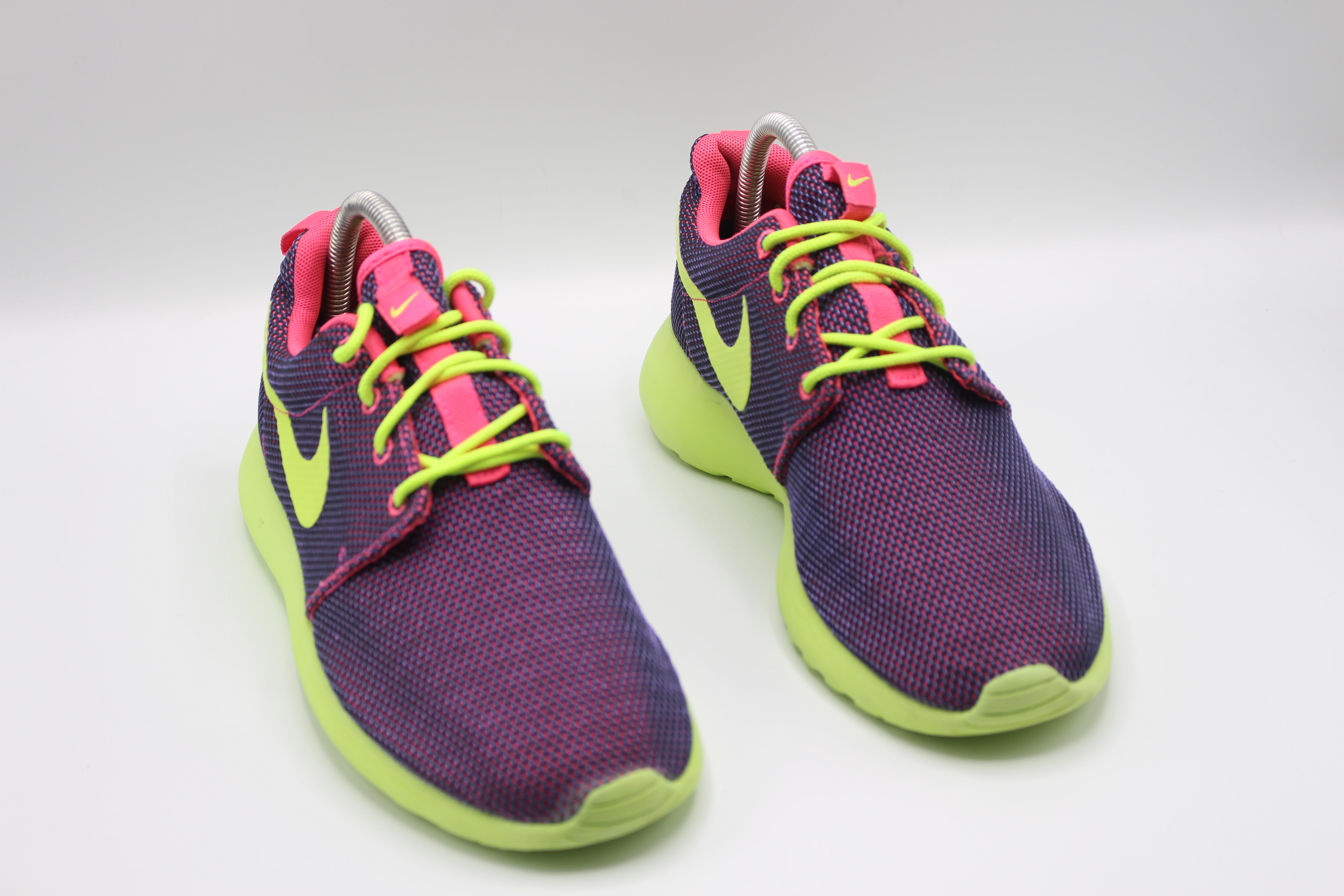 Nike Roshe Run Hyper Pink Volt               EUR SIZE  40