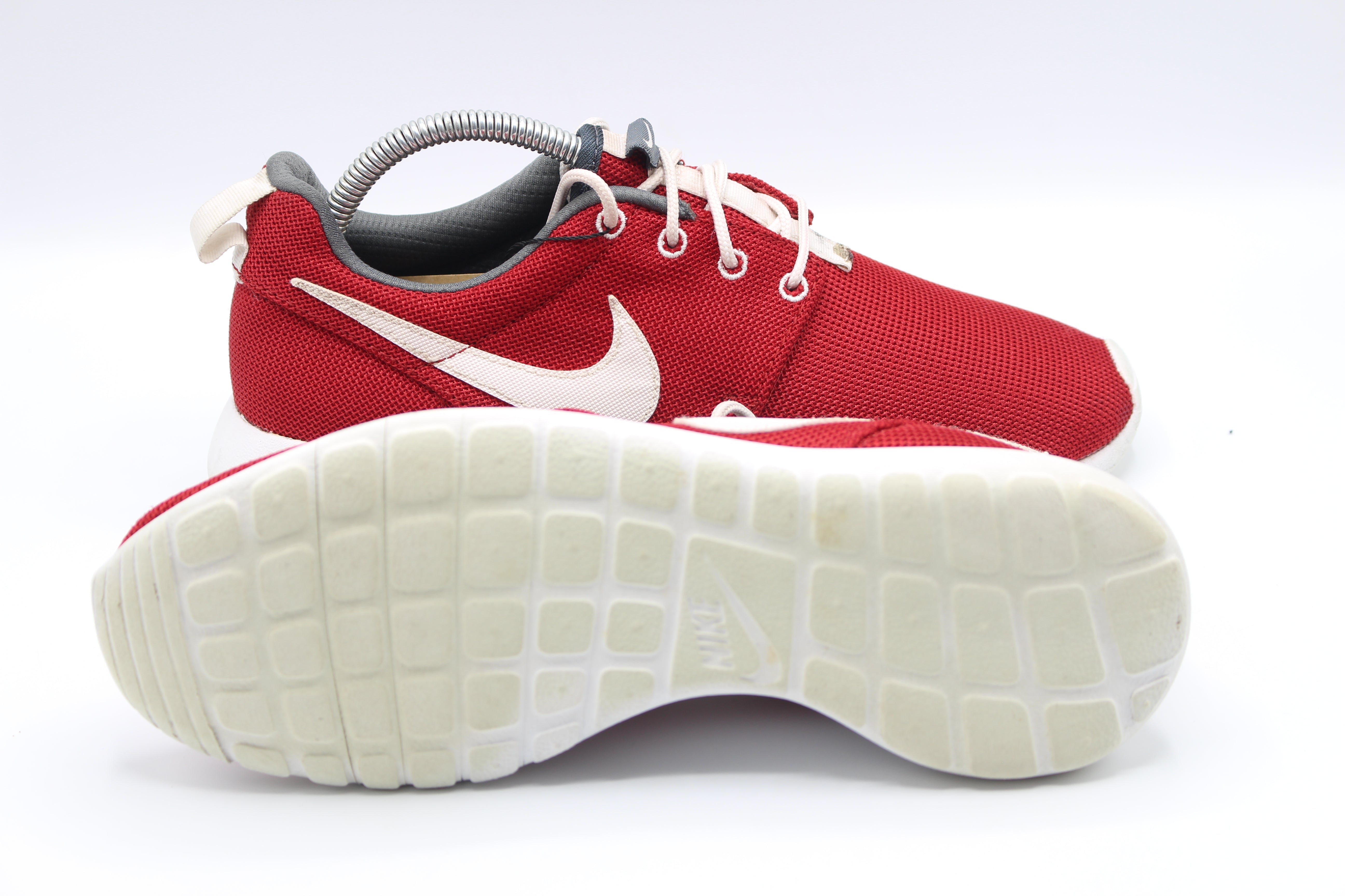 Nike Youth Roshe One (Gym Red/White/Dark Grey)(7 M US Big Kid)               EUR SIZE 39
