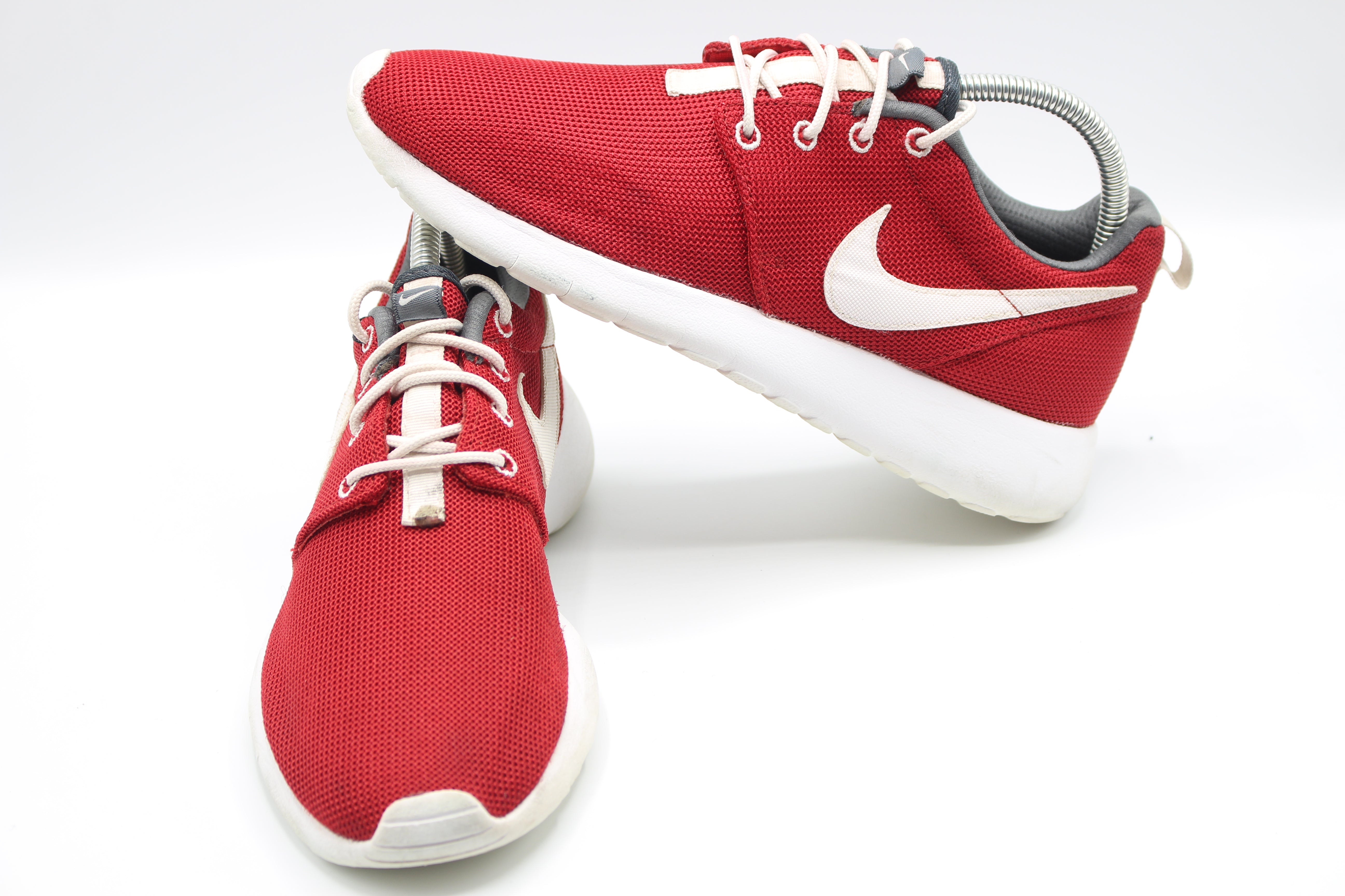 Nike Youth Roshe One (Gym Red/White/Dark Grey)(7 M US Big Kid)               EUR SIZE 39