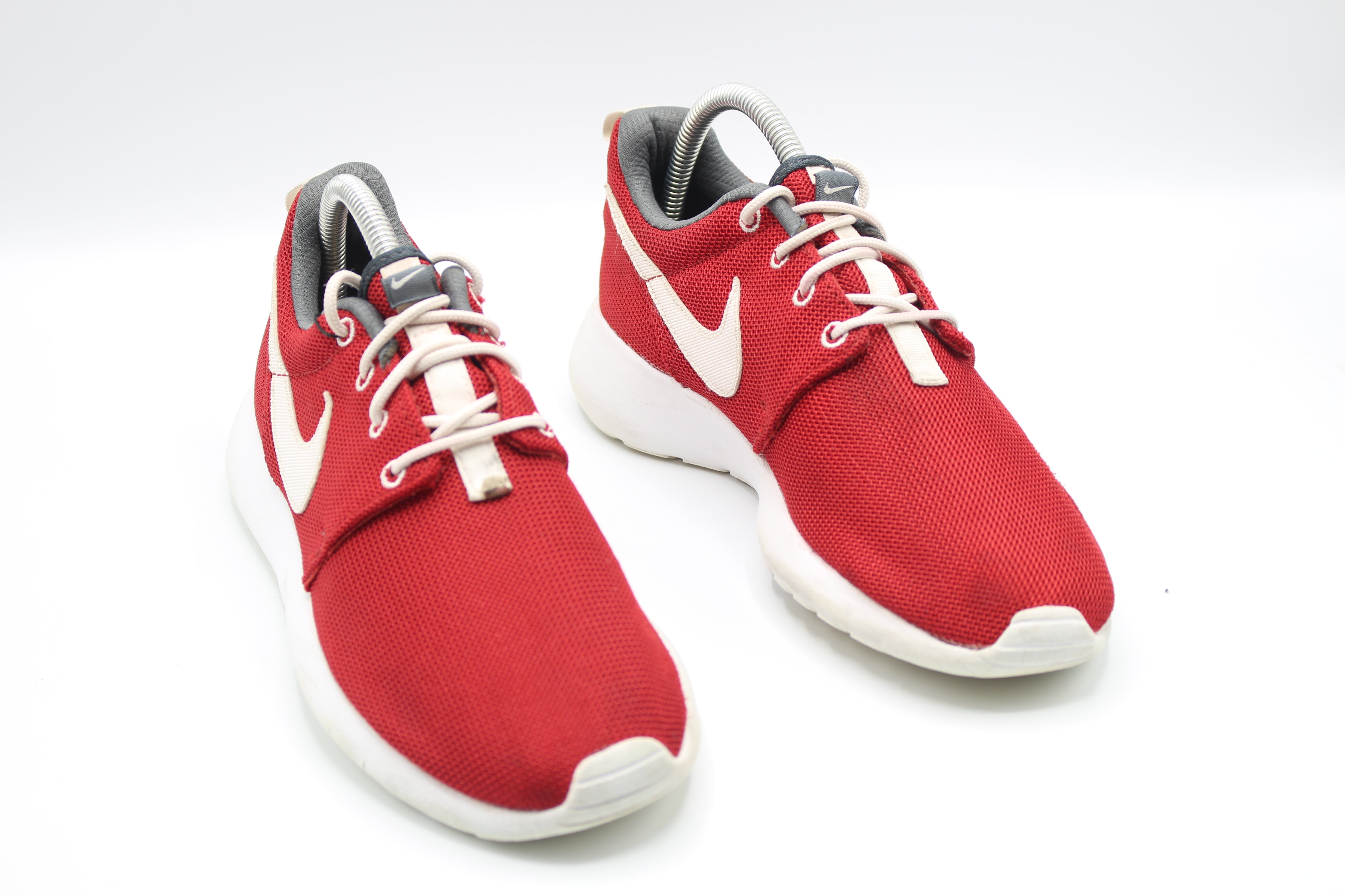 Nike Youth Roshe One (Gym Red/White/Dark Grey)(7 M US Big Kid)               EUR SIZE 39