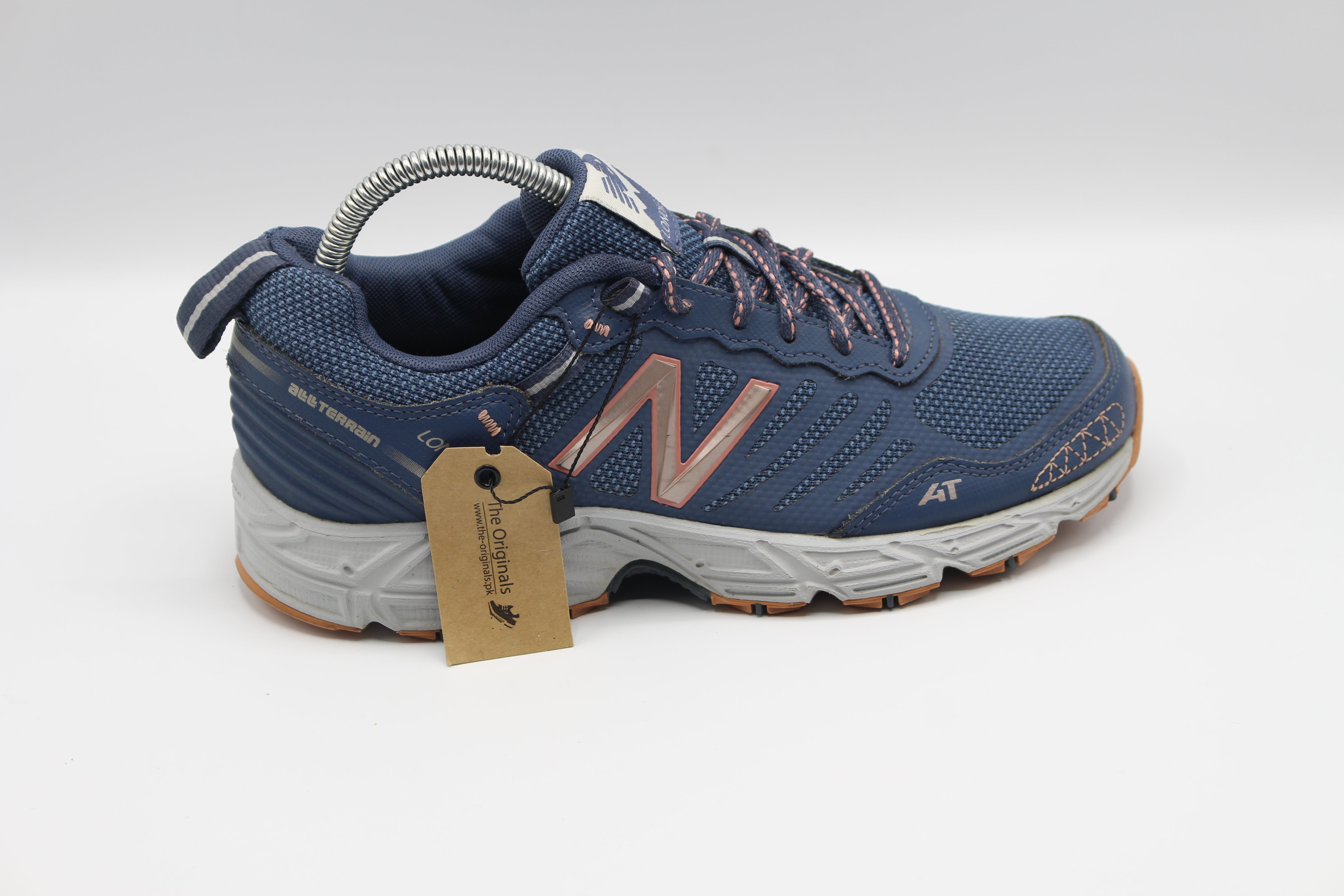 New Balance Men's Lonoke Trail-Running Shoe            EUR SIZE  40