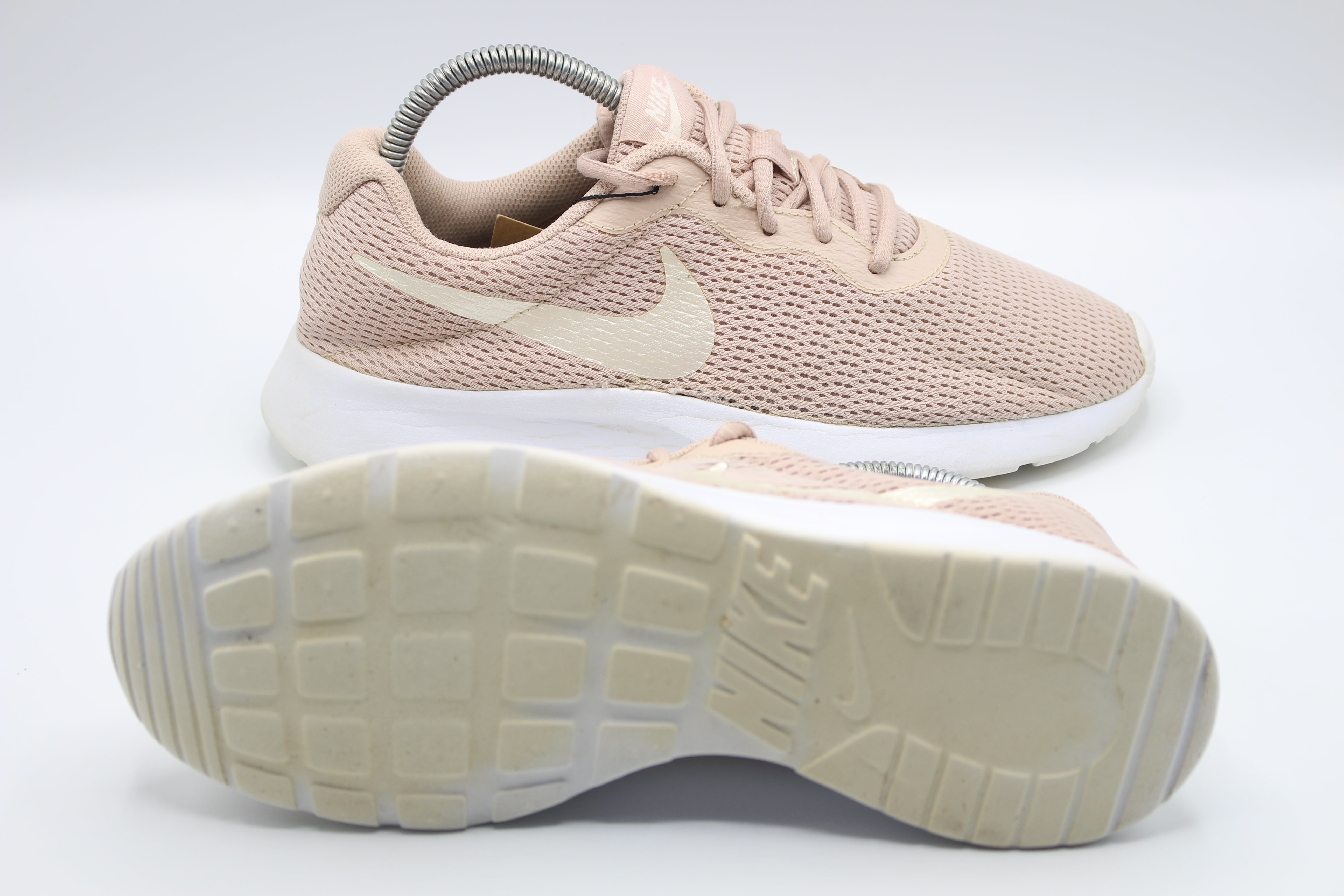 Nike Tanjun Particle Beige                 EUR SIZE  39