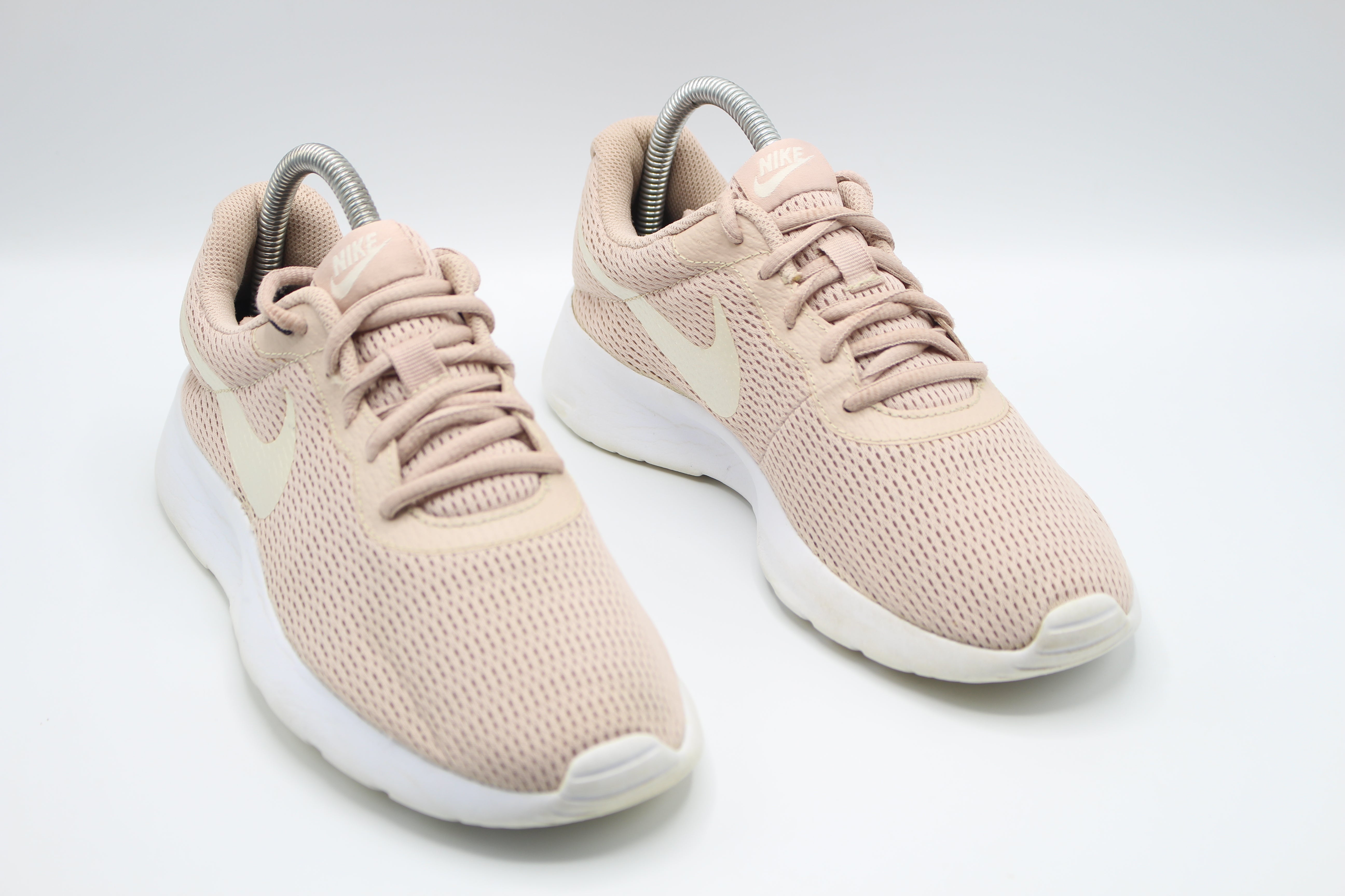 Nike Tanjun Particle Beige                 EUR SIZE  39
