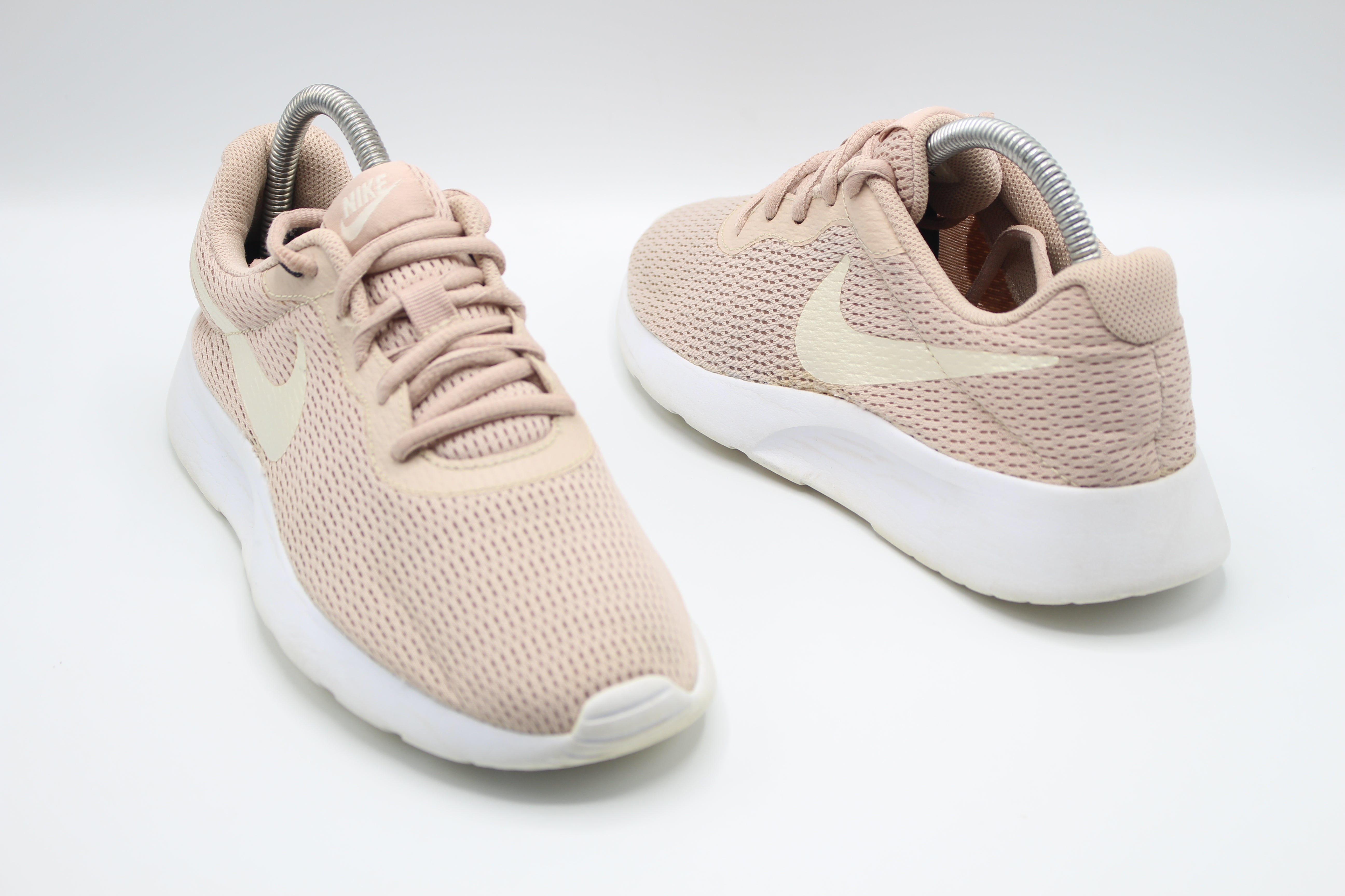 Nike Tanjun Particle Beige                 EUR SIZE  39