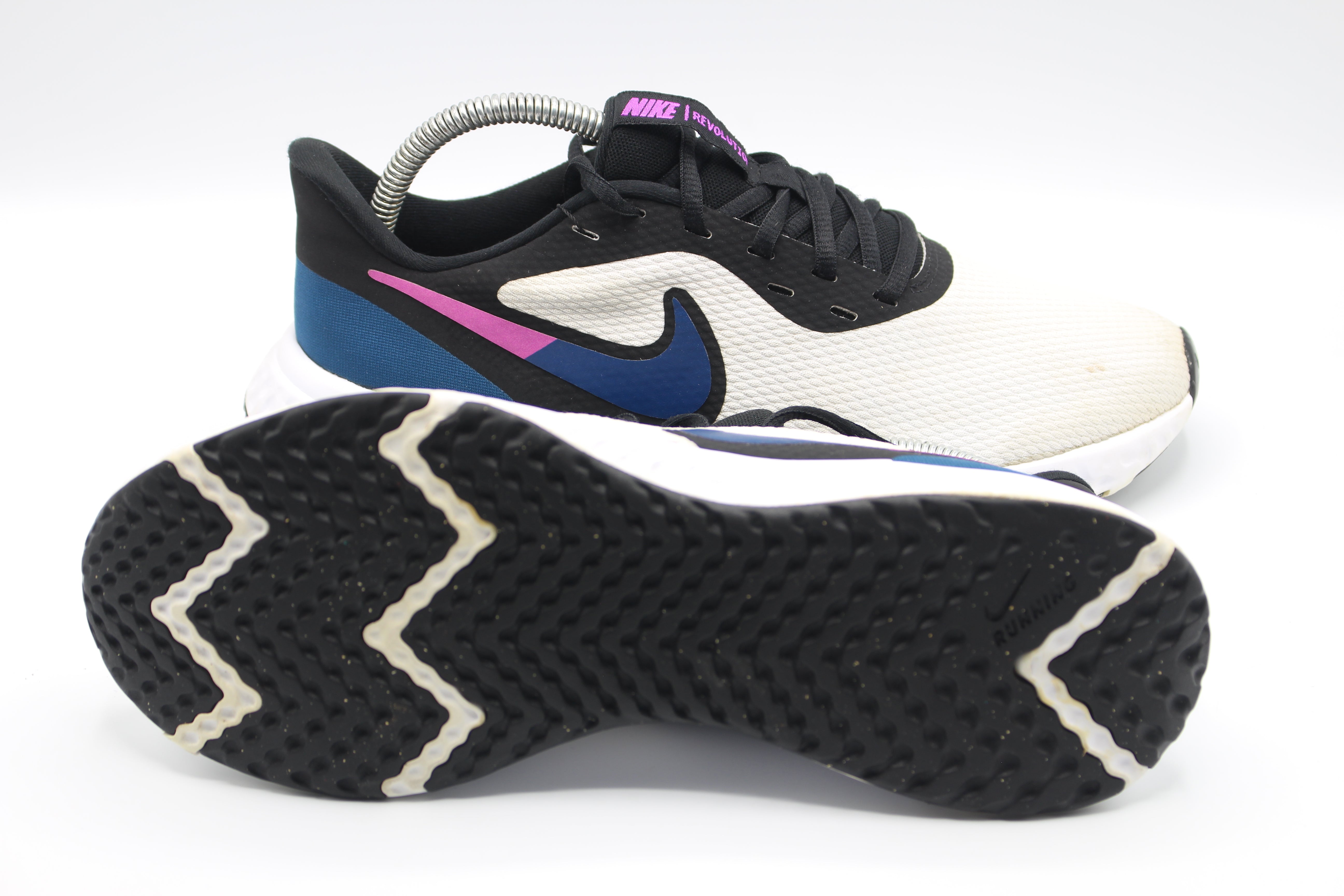 Nike Women's Nike Revolution 5 Women's Running Shoe             EUR SIZE 40.5